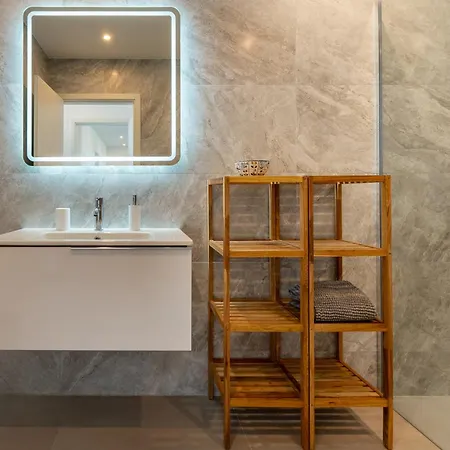 Lägenhet Luxury 3-bedroom Near Dona Ana Lagos