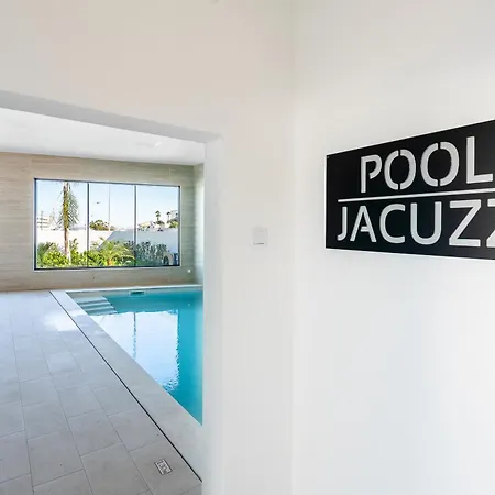 Lägenhet Luxury 3-bedroom Near Dona Ana Lagos