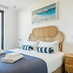 Luxury 3-bedroom Near Dona Ana Apartament Lagos