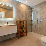 Luxury 3-bedroom Near Dona Ana * Lagos