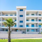 Luxury 3-bedroom Near Dona Ana