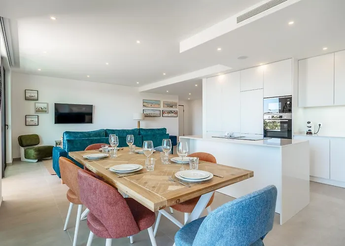 Luxury 3-bedroom Near Dona Ana Lagos