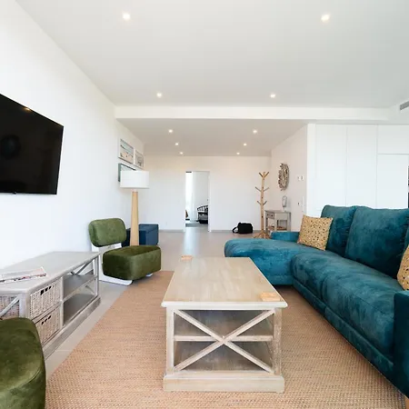 Апартаменты Luxury 3-bedroom Near Dona Ana Лагуш