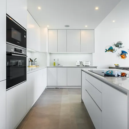 Luxury 3-bedroom Near Dona Ana Lagos