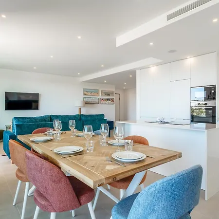 Luxury 3-bedroom Near Dona Ana Lagos